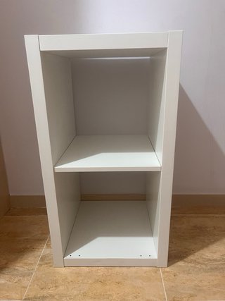 Estantería blanca de madera