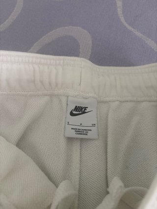 Pantalón corto Nike blanco y verde
