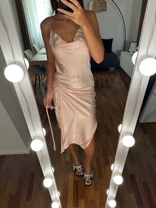 Vestito Zara rosa con rouches e spacco