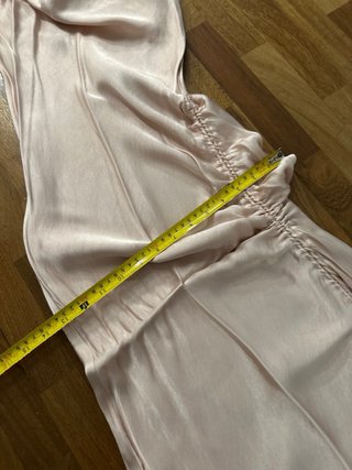 Vestito Zara rosa con rouches e spacco