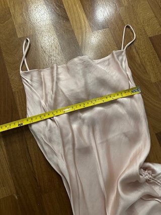 Vestito Zara rosa con rouches e spacco