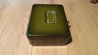 Caja de seguridad metálica verde