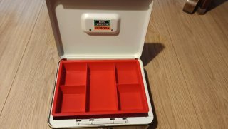 Caja de seguridad metálica verde