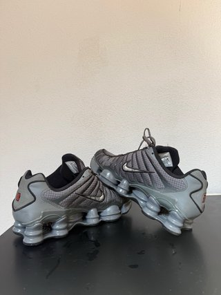 Nike Shox Grises y Rojas