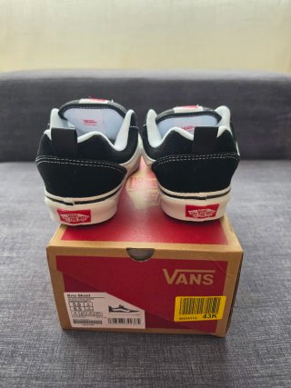 Vans Knu Skool Zapatillas Negras y Blancas
