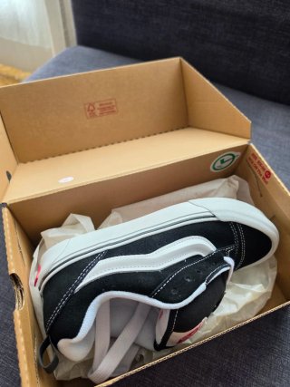 Vans Knu Skool Zapatillas Negras y Blancas