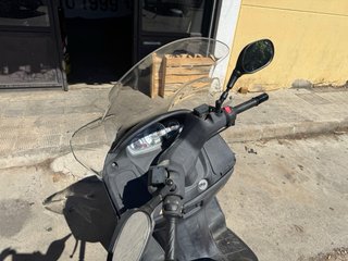 Suzuki Burgman 125 Maxi Scooter