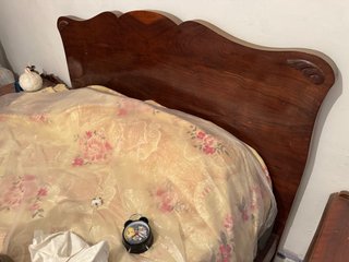 Cabecero de cama antiguo de madera