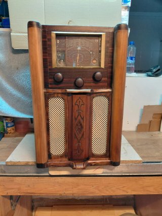 Radio Antigua Madera y Metal