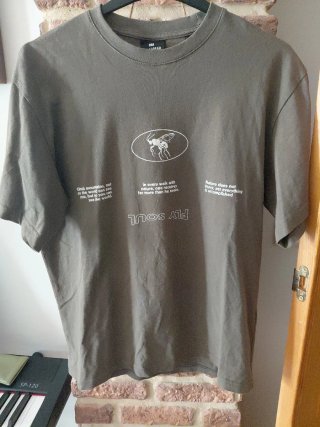Camiseta Pull&Bear verde oliva con estampado