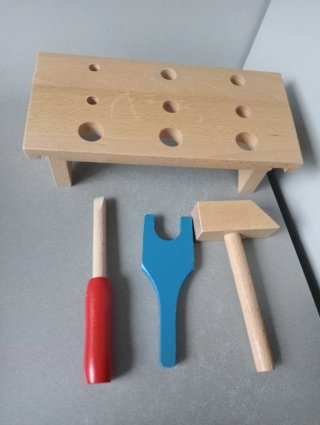 Banco madera herramientas juguete. Eichhorn