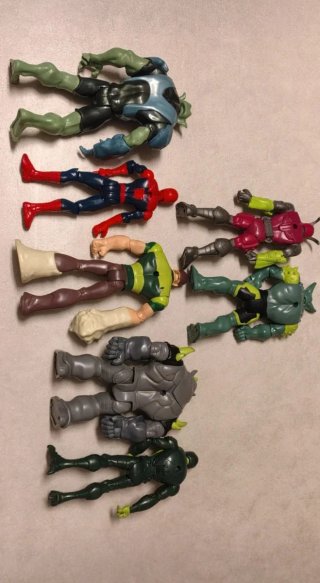 Lotto Action Figure Marvel Spider-Man e Ben 10