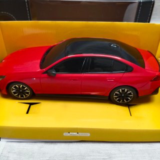 Coche RC BMW i5 Rojo 1:24