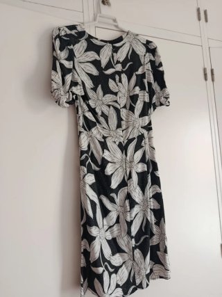 Vestido estampado floral blanco y negro