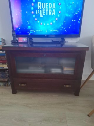 Mesa de TV de madera oscura