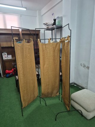 Biombo de hierro y tela