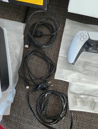 PlayStation 5 Digital 825 GB + 2 Mandos Como nuevo
