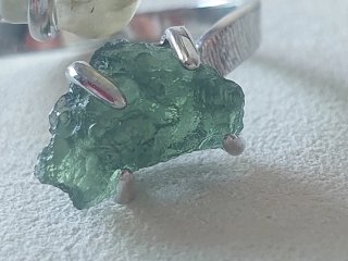 Anillo Plata Pura con Moldavita y Cristal Libíco