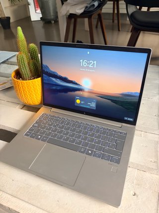 HP EliteBook 645 G11 Plata Casi Nuevo