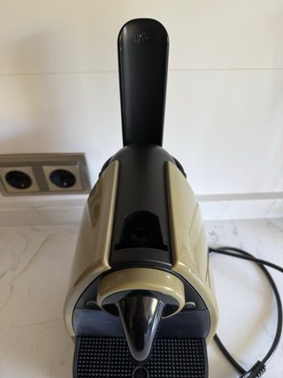 Cafetera Nespresso Krups Beige