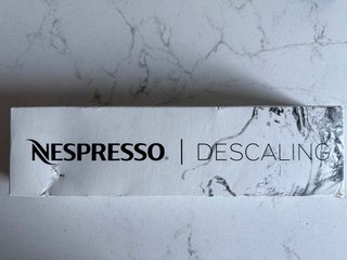 Cafetera Nespresso Krups Beige