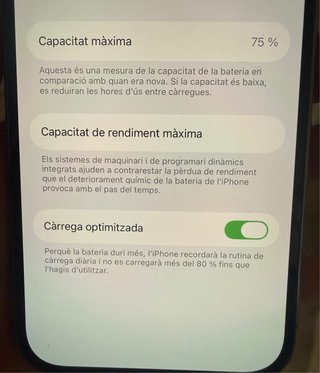 iPhone 14 Pro morado oscuro