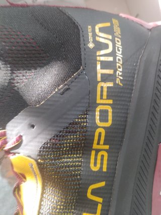 Zapatillas La Sportiva Gore-Tex Negras Doradas