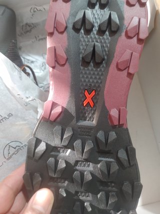 Zapatillas La Sportiva Gore-Tex Negras Doradas