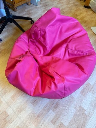 Pouf rosa in pelle sintetica