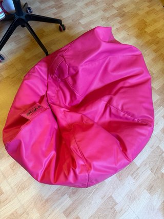 Pouf rosa in pelle sintetica
