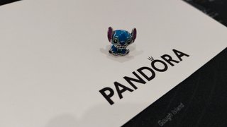 Charm de Pandora Stitch Azul y Morado