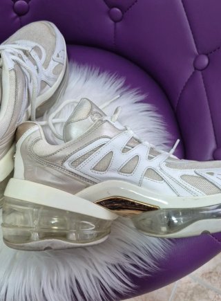 Zapatillas Michael Kors Blancas y Doradas