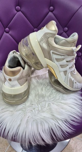 Zapatillas Michael Kors Blancas y Doradas