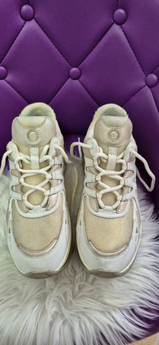 Zapatillas Michael Kors Blancas y Doradas