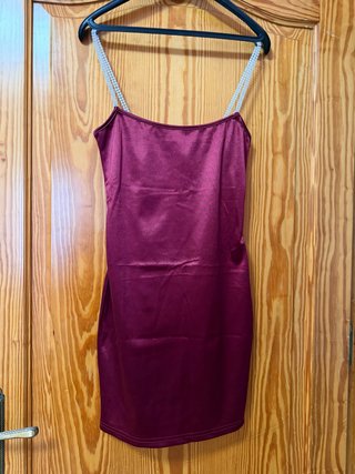 Vestido fiesta morado tirantes perlas
