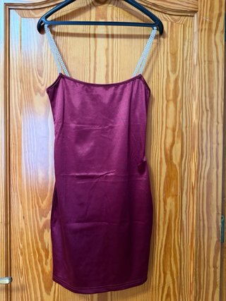 Vestido fiesta morado tirantes perlas