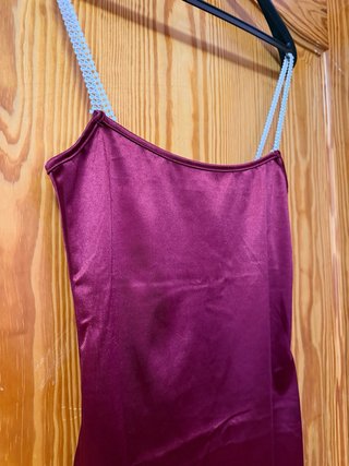 Vestido fiesta morado tirantes perlas