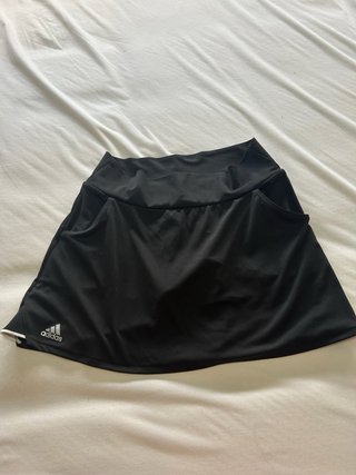 Conjunto Padel Adidas: Camiseta y 2 Faldas