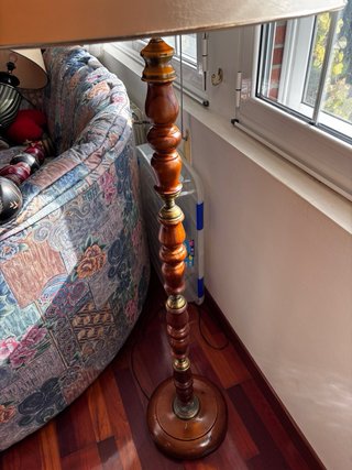 Lámpara de pie clásica madera y metal