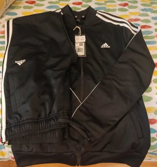Chándal Adidas Negro con Rayas Blancas. Para niño