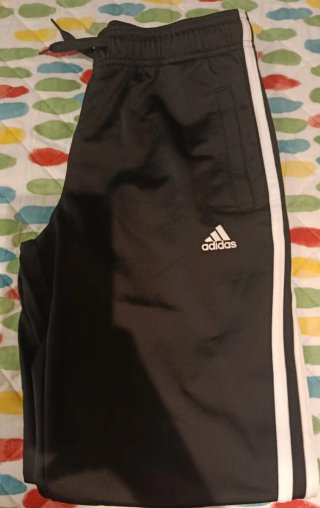 Chándal Adidas Negro con Rayas Blancas. Para niño
