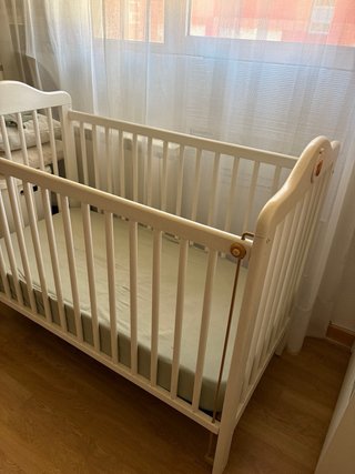 Cuna de bebé blanca