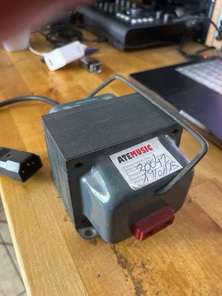 Autotransformador TRQ 500VA 125/220V