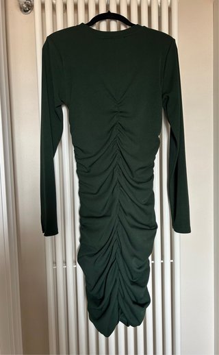 Vestito a costine arricciato a maniche lunghe
