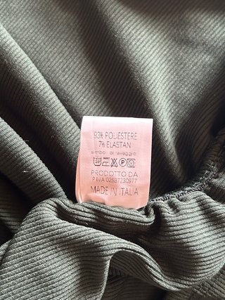 Vestito a costine arricciato a maniche lunghe