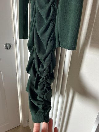 Vestito a costine arricciato a maniche lunghe