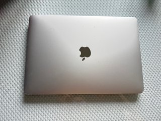 MacBook Pro 13” M2 (2022) – 8 GB RAM / 256 GB
