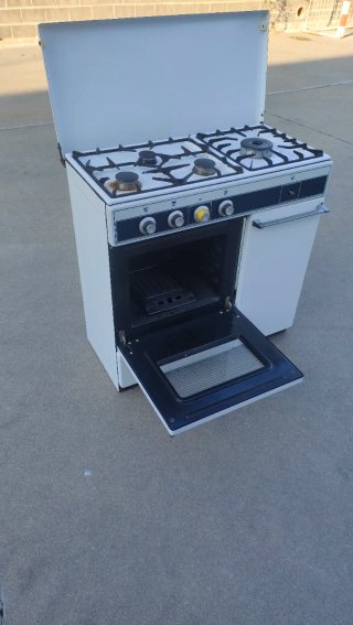 Cocina y horno de gas blanca