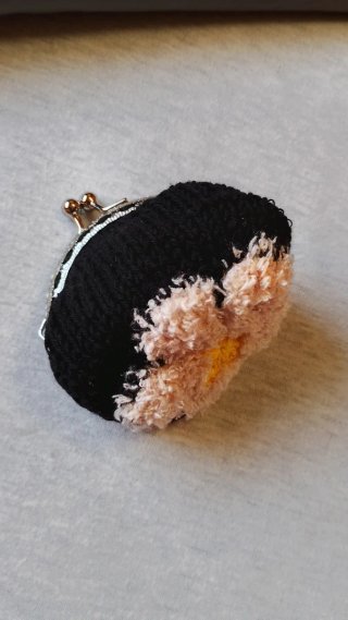 Monedero crochet flor blanca y negro