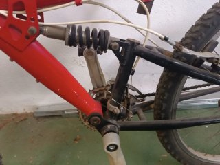 Bicicleta de Montaña roja Romani